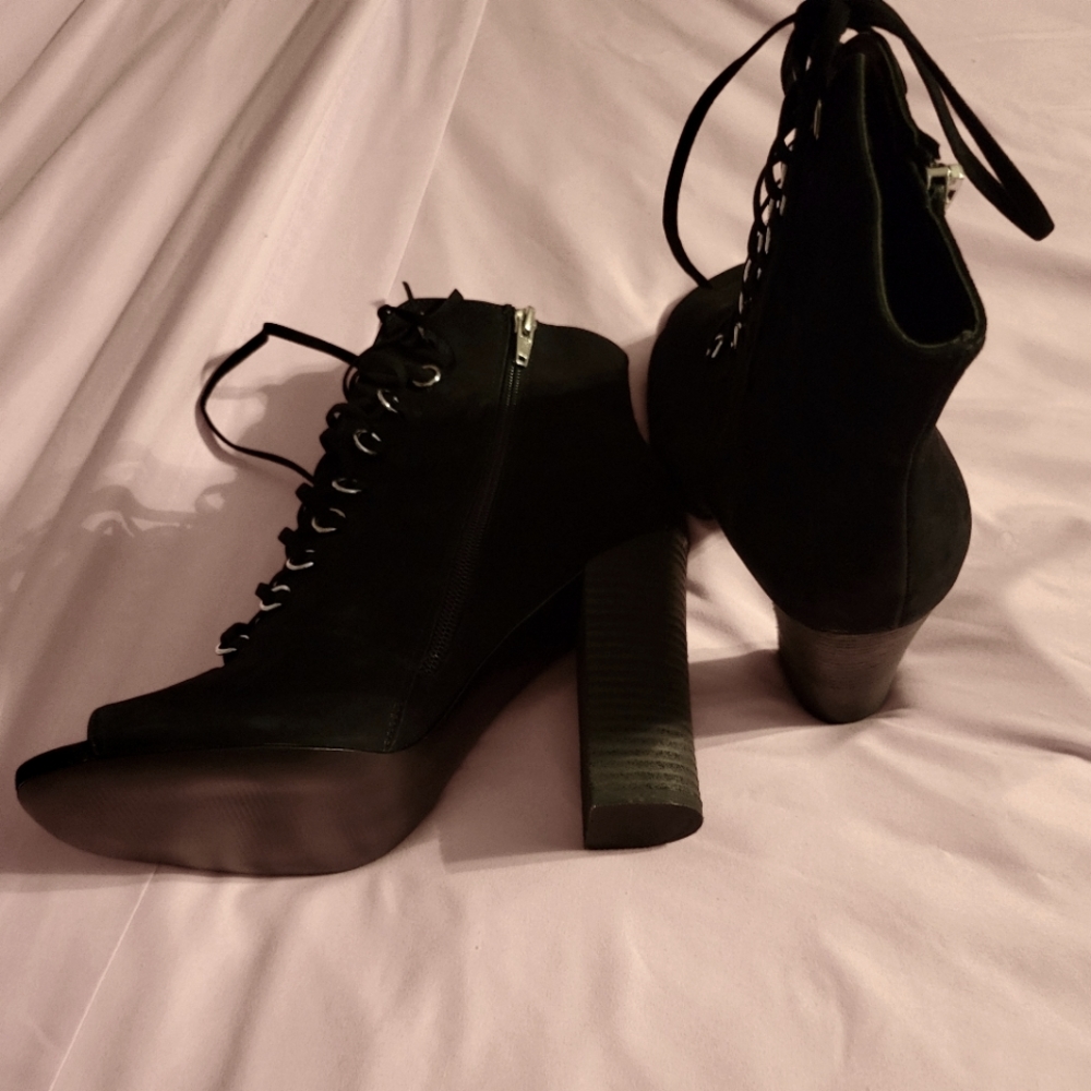 Ankle boot - Picture 3 of 3